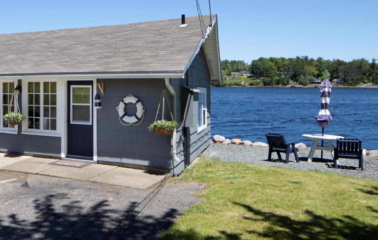Lighthouse Motel And Cottages Bridgewater Exterior photo